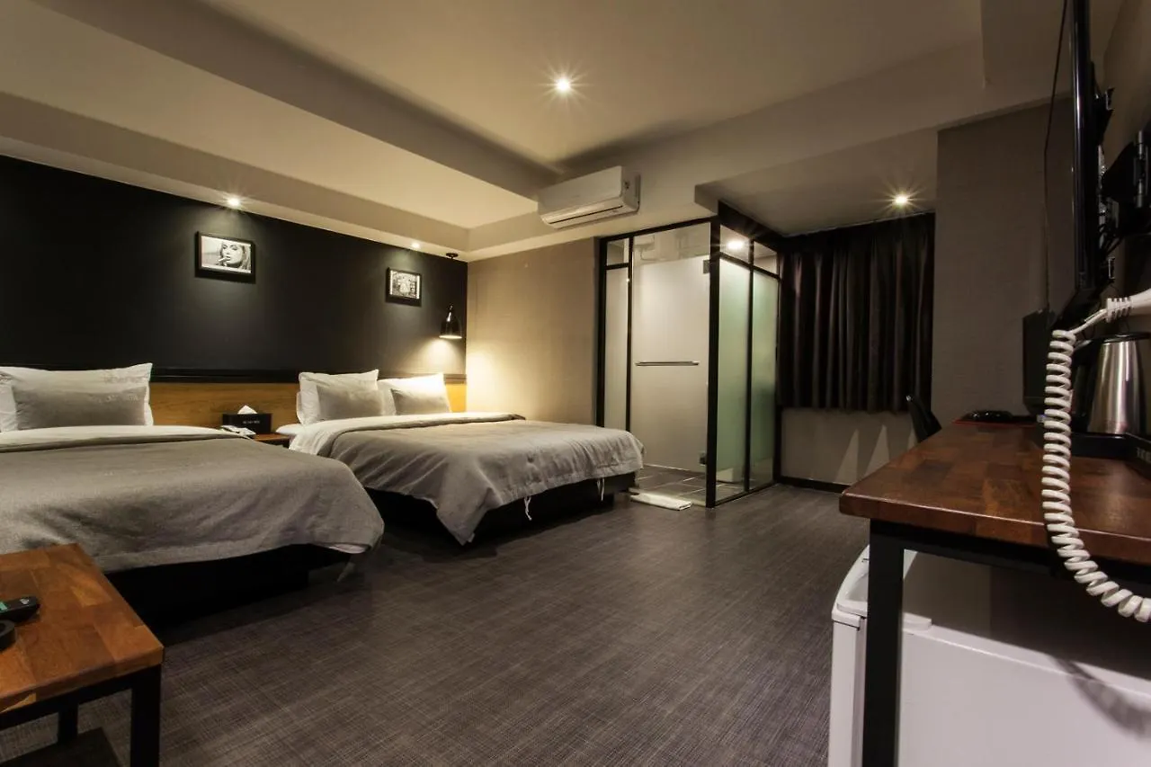 The Last Hotel Nampo Busan 2*,