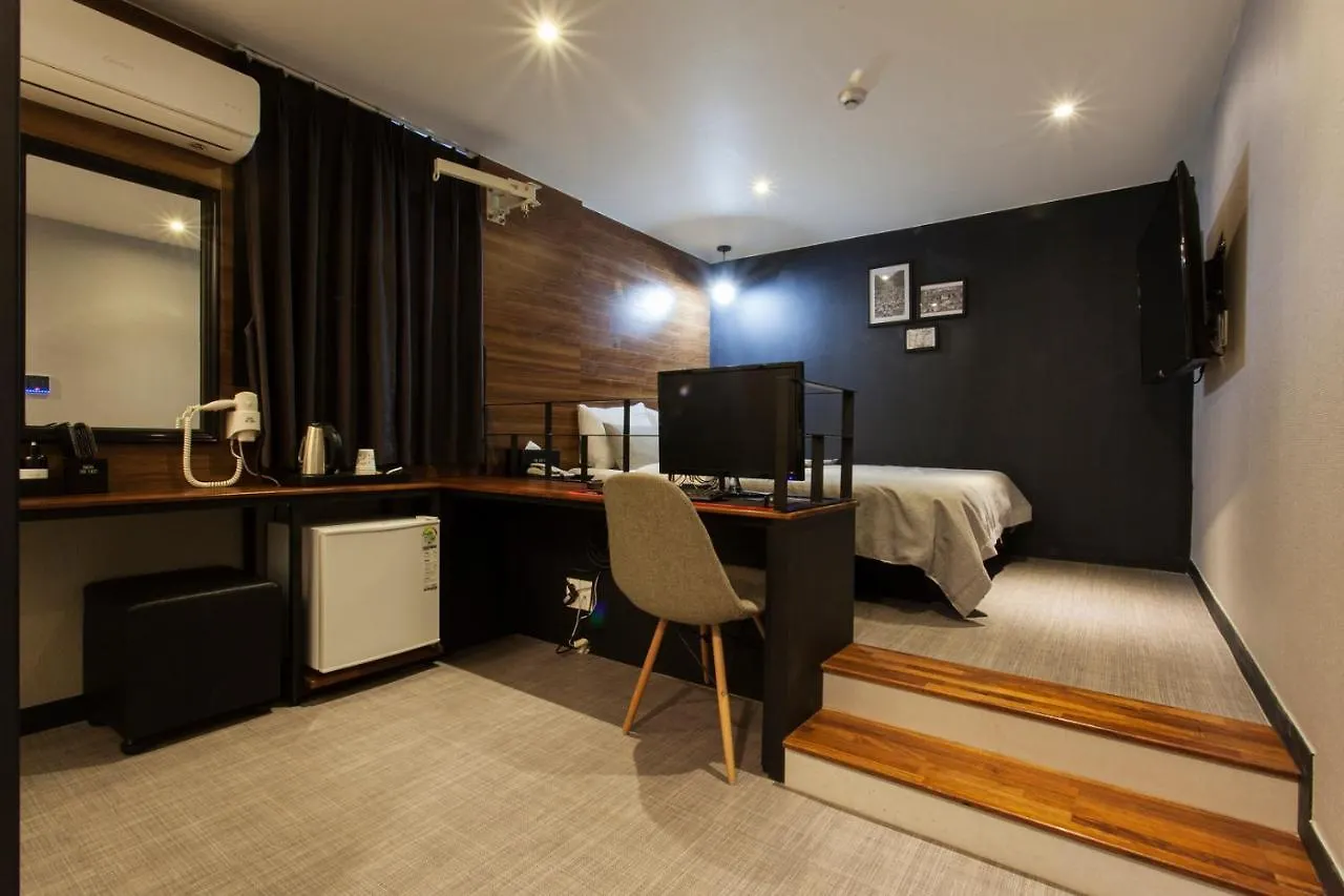 The Last Hotel Nampo Busan
